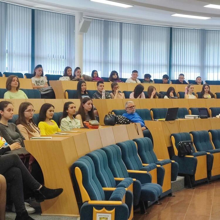 Информационна среща с Медицински колеж Стара Загора проведоха ученици от Димитровград
