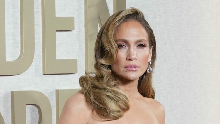 Jennifer Lopez ще спасява света от ИИ с помощта на друг ИИ в „Атлас“