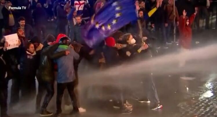 Ако не сме в ЕС и НАТО, къде ще сме? Ползваме благата на Европа, към които други горещо се стремят, и пак сме недоволни от нея