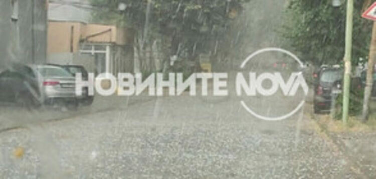 Силна градушка удари Перник