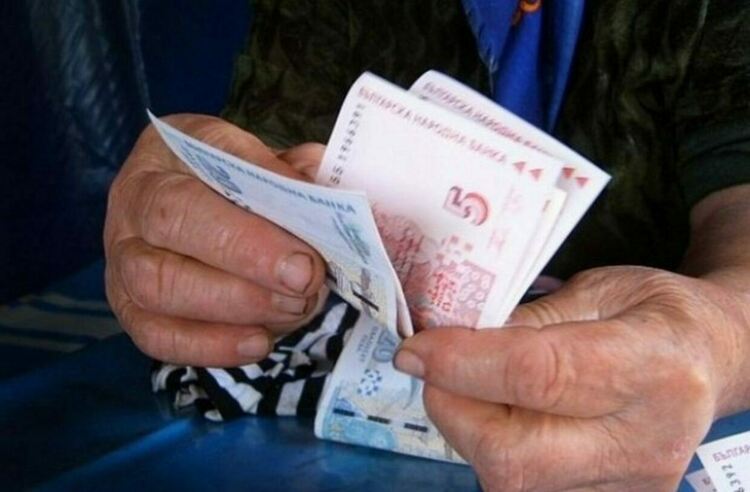 Изплащат увеличените пенсии от 8 юли