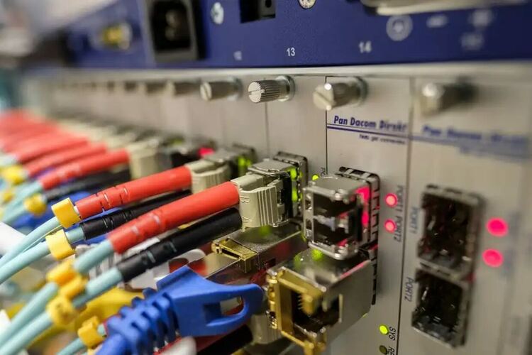 Нов рекорд в преноса на данни по оптика: над 400 Tbit/s