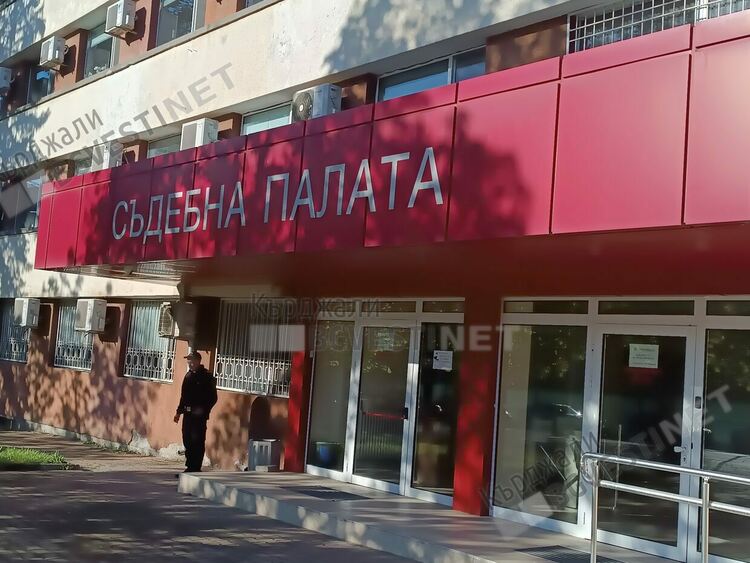 Куриер паркира служебния автомобил на място за инвалиди в Кърджали, отнесе акт за 200 лева