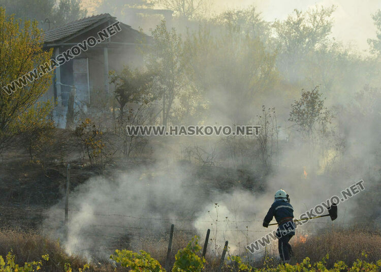 Мъж на 76 години пострада при пожар край село Лозен