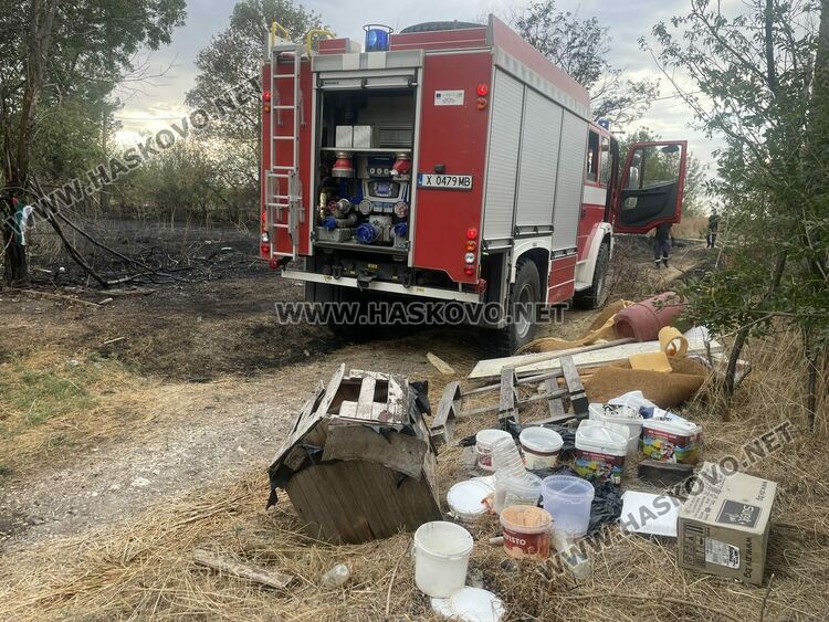Спряха пожар край къщи, магазин и цех в „Болярово“ 