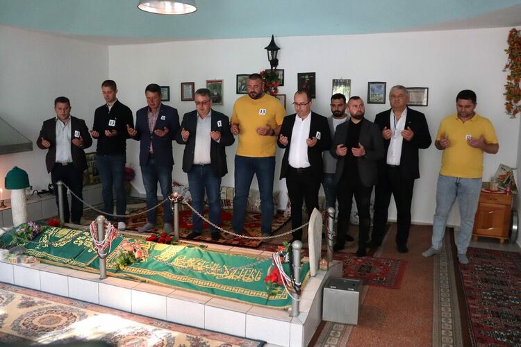 Кандидати за народни представители от Автентичното ДПС уважиха маето в кърджалийското село Брош