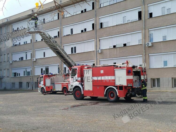 Демонстрация за реагиране при бедствие в училище бе отиграна в Професионалните гимназии по туризъм и по икономика
