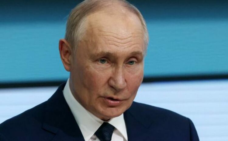 Западът иска Путин в изолация. Но той не е