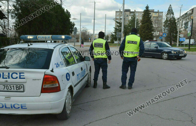 Акция на МВР: Задържаха 14-годишен за насилие над коте и 12-годишен за кражба от детска градина