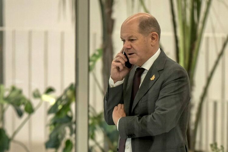 Разговорът Шолц-Путин "отвори кутията на Пандора", обяви Зеленски