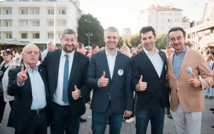 ПП и ДБ танцуват последен валс