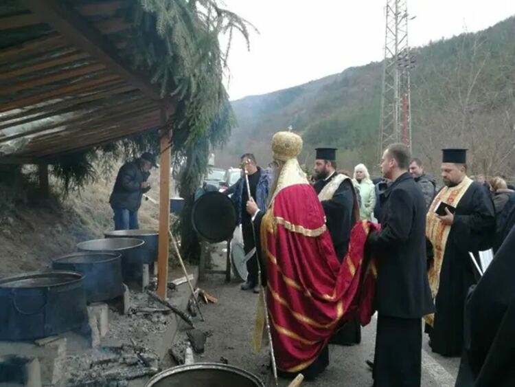 За 18-та поредна година в село Забърдо ще бъде организиран курбан с послание за по-малко катастрофи и жертви на пътя