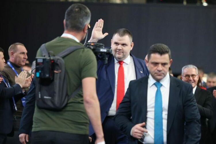 Пеевски побърза да обяви, че партията му напуска АЛДЕ