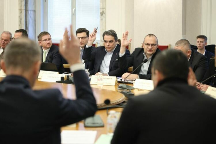Бюджетната комисия не допусна за разглеждане нулевото ДДС за хляба, но одобри компенсации за бизнеса заради тока