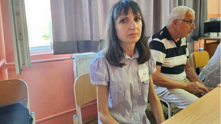 Член на СИК съди Община Хасково за паднала върху главата й лампа