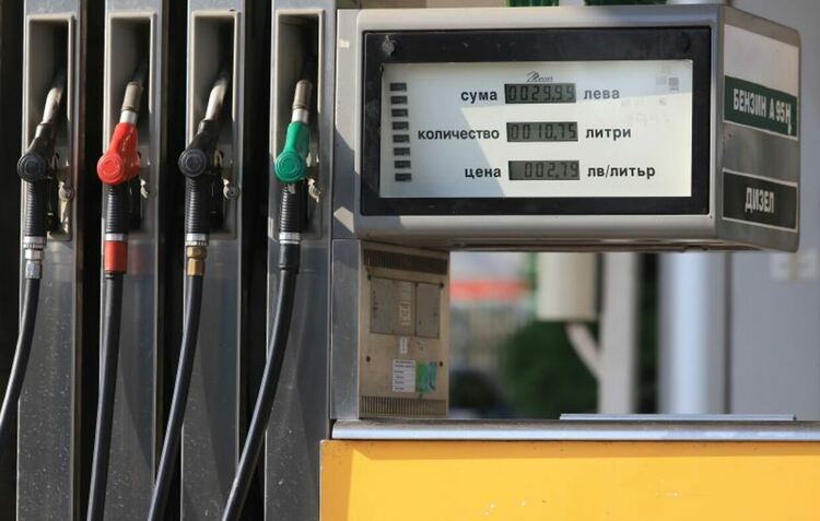 Собственикът на бензиностанции ''Газпром'' обмисля да се оттегли от България