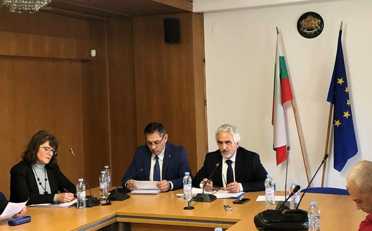 План-приемът за 2025/2026 година в Смолянско вече е в ръцете на МОН