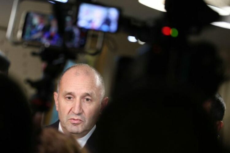 Радев поиска решение на НС, че България няма да праща военни в Украйна „под каквато и да е форма“