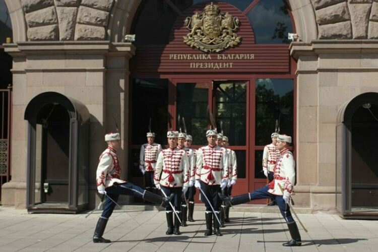 Доживотните привилегии на президентите: Пожизнена заплата и транспорт