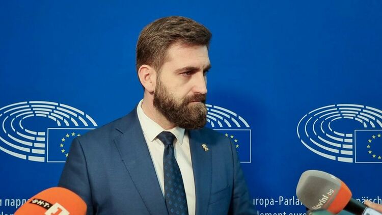 Андрей Новаков предложи спасителен ход за ПВУ: вмъкването на военни проекти
