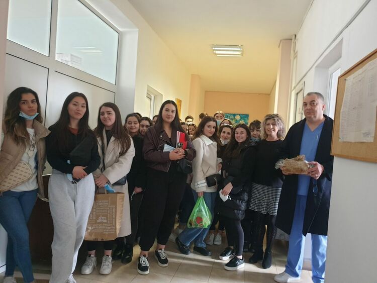 Йовковци посетиха отделението по хемодиализа в Световния ден на бъбречните заболявания