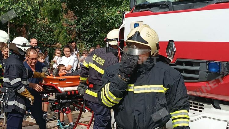 Осем пожара гасиха 24 огнеборци в областта