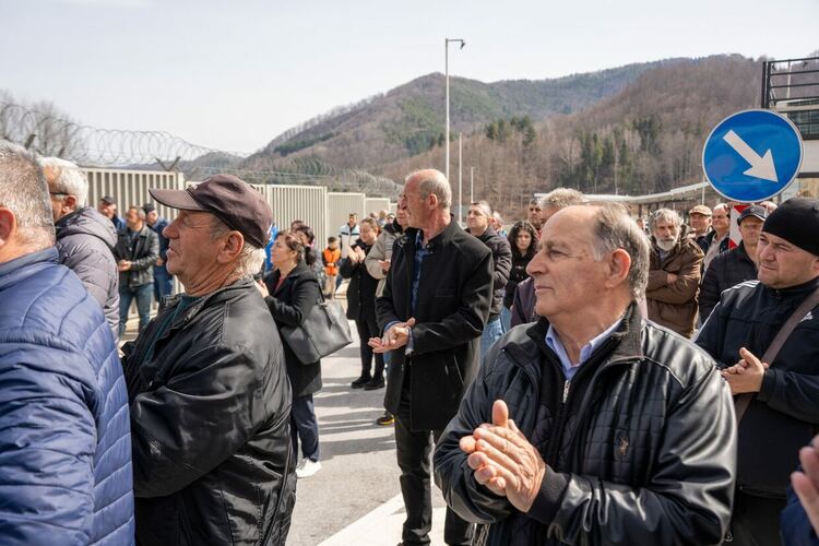 Жители на община Рудозем излязоха на протест срещу затворената граница, следващото недоволство ще е в София