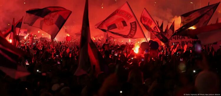 Протестите в Сърбия: Вучич заплашва с репресии?