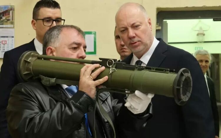 Кабинетът няма да вдига извънредно военните разходи през тази година