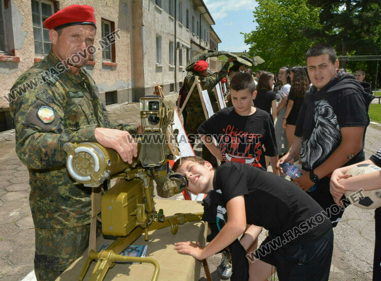 Военното формирование в Хасково отваря врати за Деня на детето