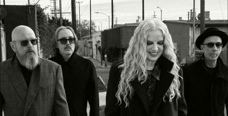 Garbage издават днес новия албум „Let All That We Imagine Be The Light“