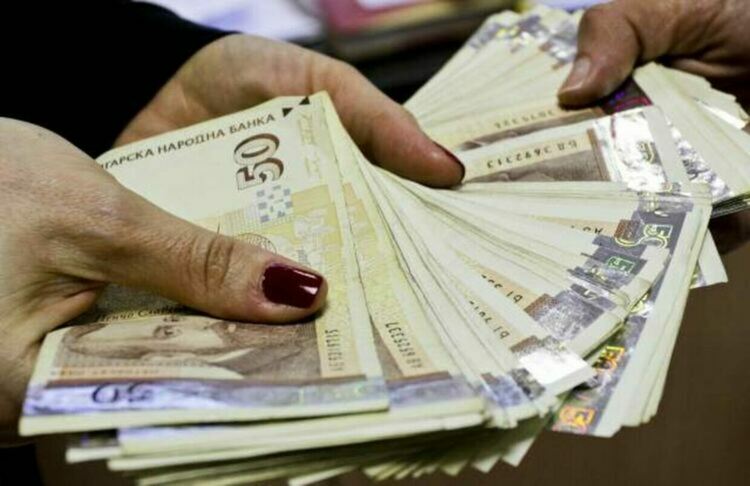 Българите извадиха още 9,5 милиарда лева от „Бурканбанк“