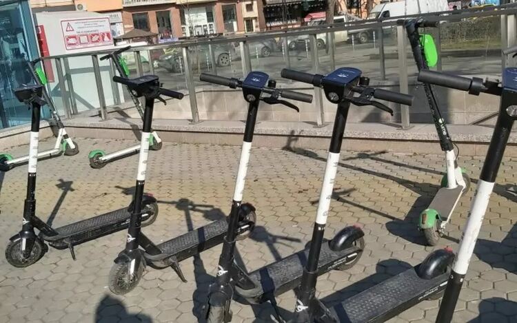 Водачите на е-тротинетки ще са вече само с „Гражданска отговорност“ и каска