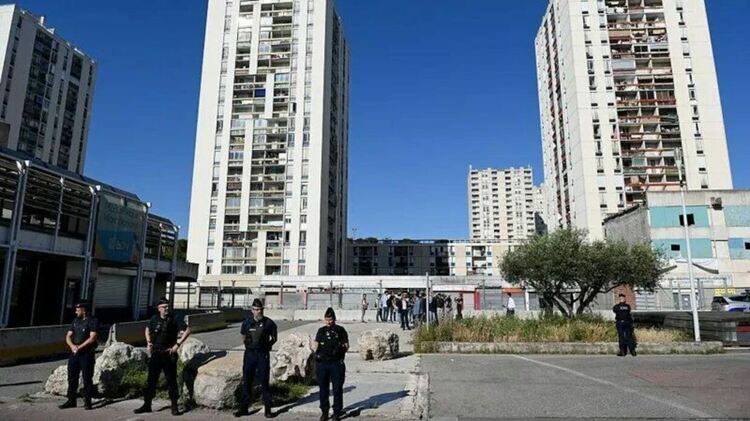 Френски градове въведоха вечерен час за младежи след вълна от насилие