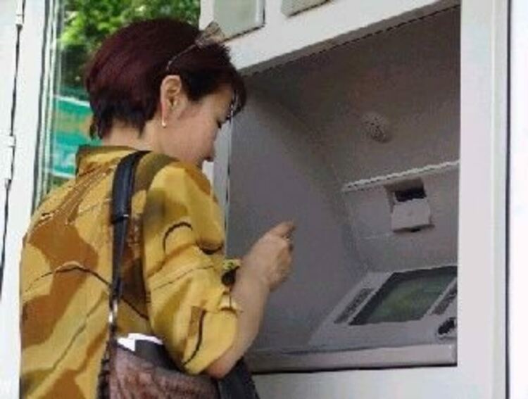 Гърция премахва таксите за теглене от банкомати