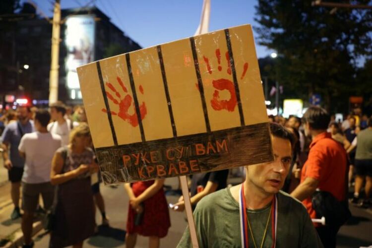 Сблъсъци между привърженици и противници на Вучич в Сърбия