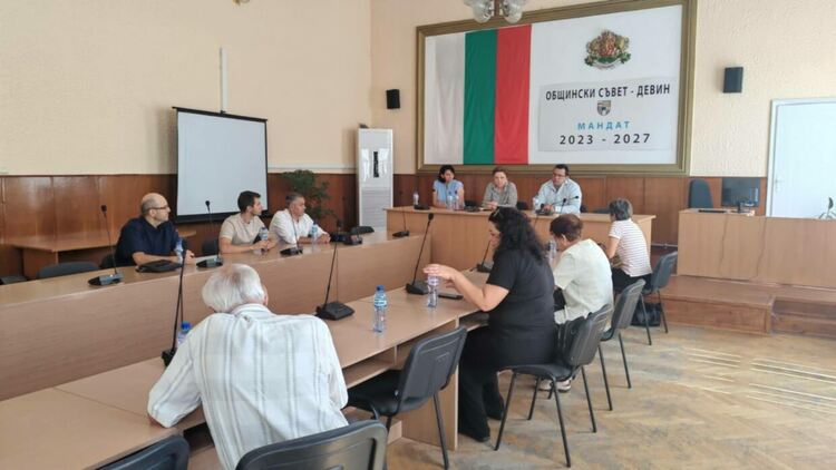 Зам.-министър Дора Янкова: Санирането на блокове остава безплатно, инфраструктурата в Девин ще се подобрява