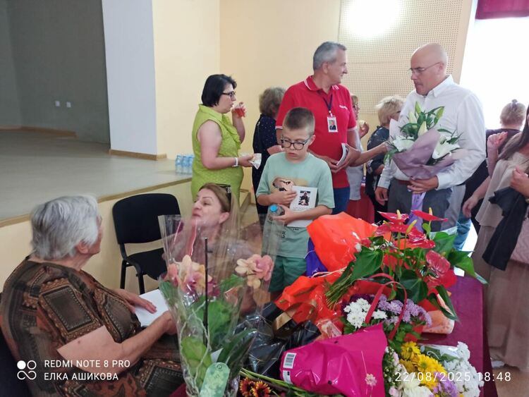 88-годишната Кица Стоянова от Давидково написа и  представи първата краеведска книга за селото