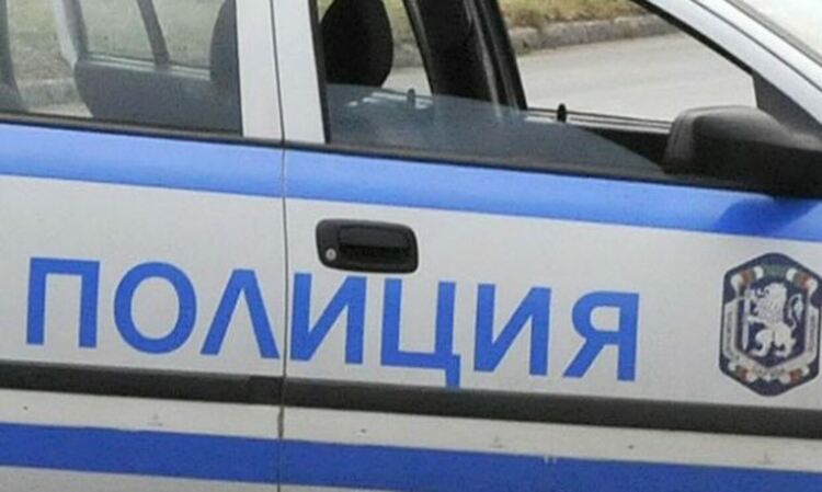 Полицейска хроника : В Рудозем хулиган потроши кола и налетя на бой, в Чепеларе задържаха 39-годишен за наркотици