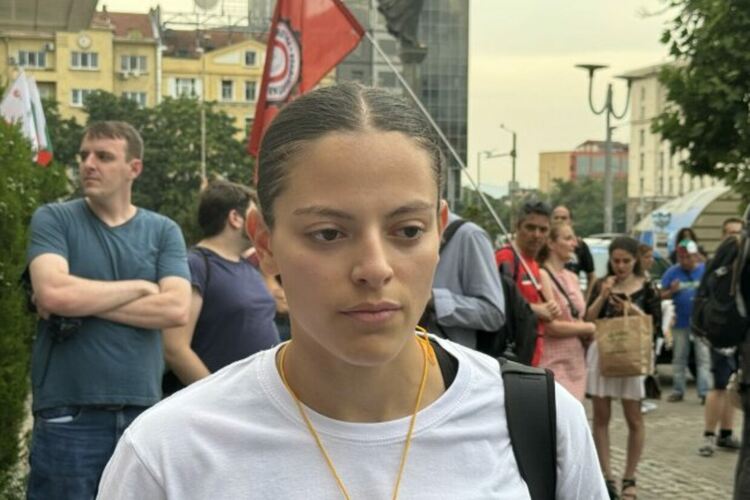 „Стига лъжи!". Младите лекари подновяват протестите си докато ги чуят