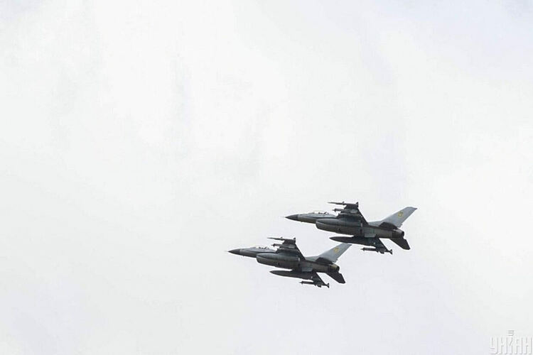 Американски генерал: Украинските пилоти на F-16 промениха правилата на играта в небето