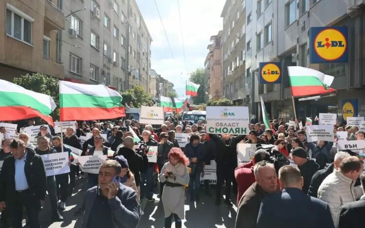 Земеделци протестираха срещу ваксинирането на добитъка