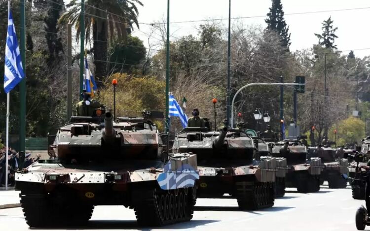 Гърция вдига заплатите на военните и им раздава безплатни жилища