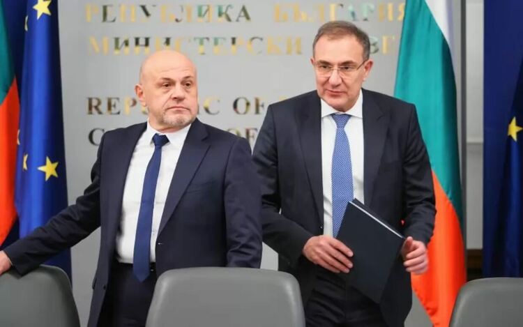 Управляващите ще намалят бонусите, но друг път
