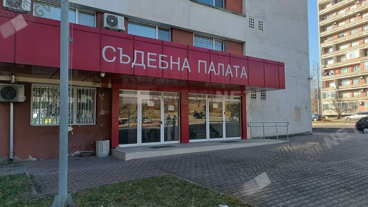 Кърджалиец иска секс от непълнолетна чрез заплахи, делото зацикля заради „формализъм“