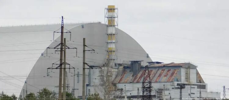 Дупки в защитната конструкция над „Чернобил“: Има ли риск?