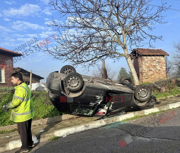 Кола се преобърна по таван в димитровградското село Воден, в участък с гъста мъгла и липса на маркировка