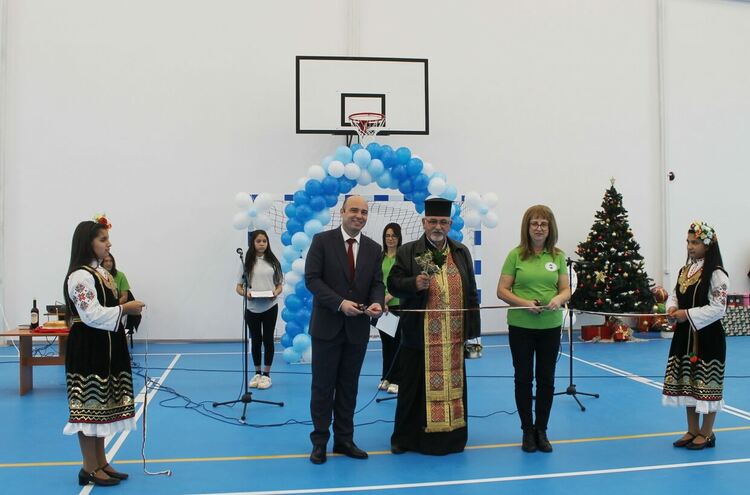 Откриха нов физкултурен салон в ОУ „Христо Ботев“ в село Левка