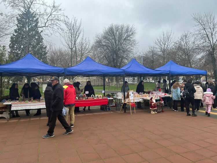 В Момчилград се състоя Коледен благотворителен базар в подкрепа на Туана Хасан