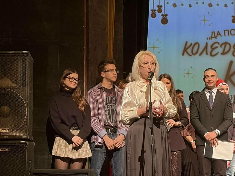 ЕГ“Христо Ботев“ в Кърджали събра и дари  18 000лв. за кампанията „Да подарим надежда за Коледа“